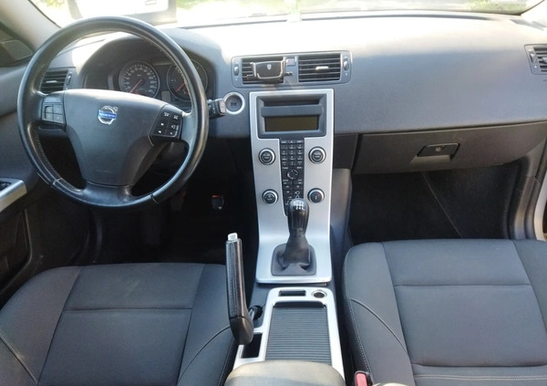 Volvo V50 cena 21000 przebieg: 305000, rok produkcji 2011 z Strzelin małe 46